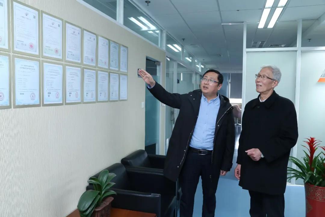 市教委學(xué)生事務(wù)中心、成才與就業(yè)編輯部、上海市創(chuàng)業(yè)基金會(huì)（EFG）、覺群文教基金會(huì)領(lǐng)導(dǎo)蒞臨颯智指導(dǎo)(圖6)