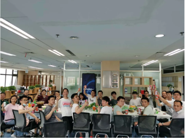 智能巡游機(jī)器人上崗“陪讀”，測(cè)溫消毒做學(xué)子的貼身“保鏢”(圖4)